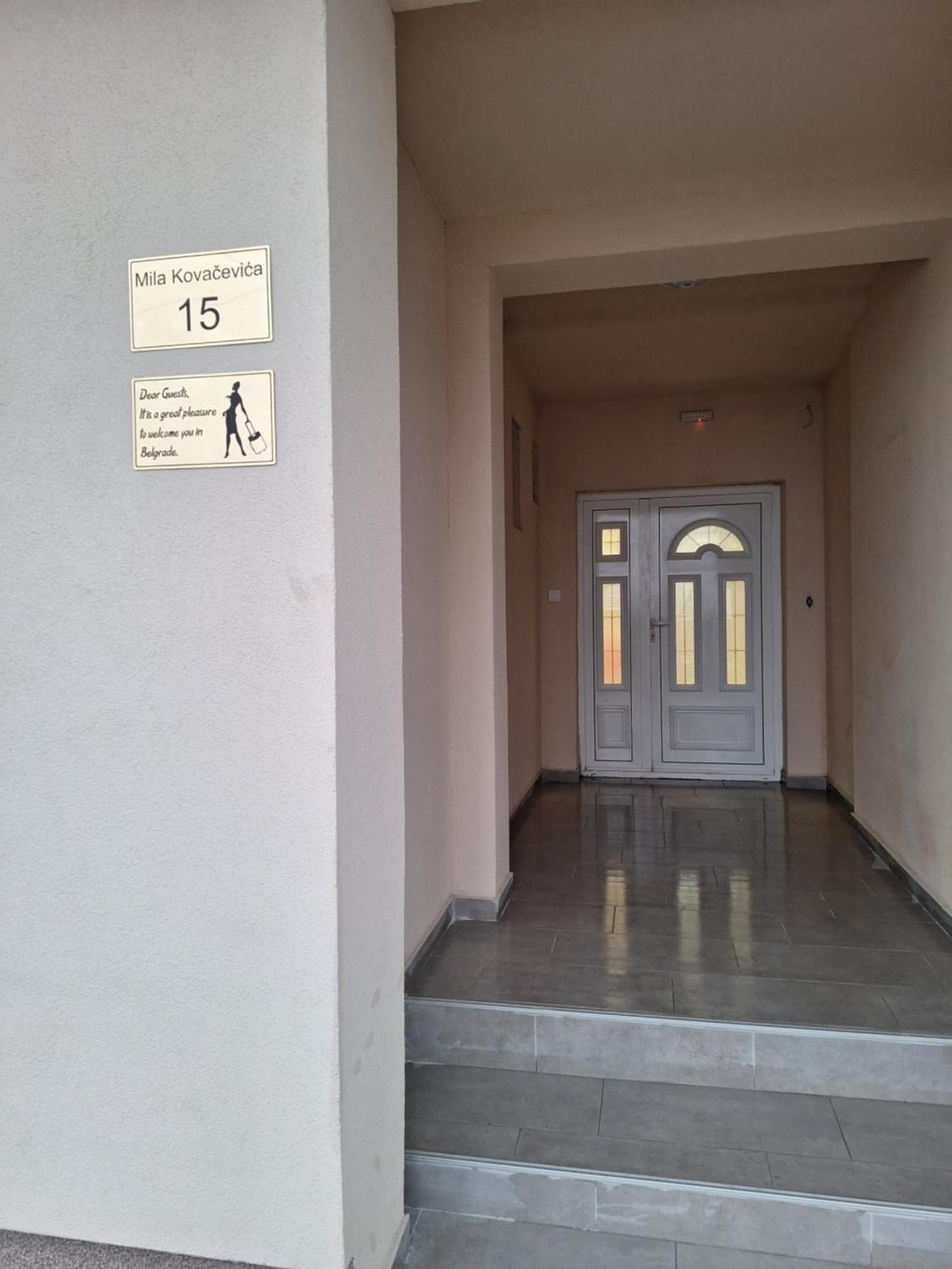 Expo Airport Otel Surcin Exterior photo